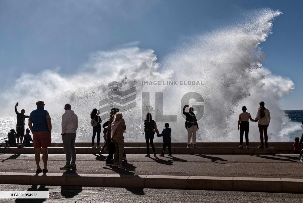 FRANCE-NICE-LARGE WAVE