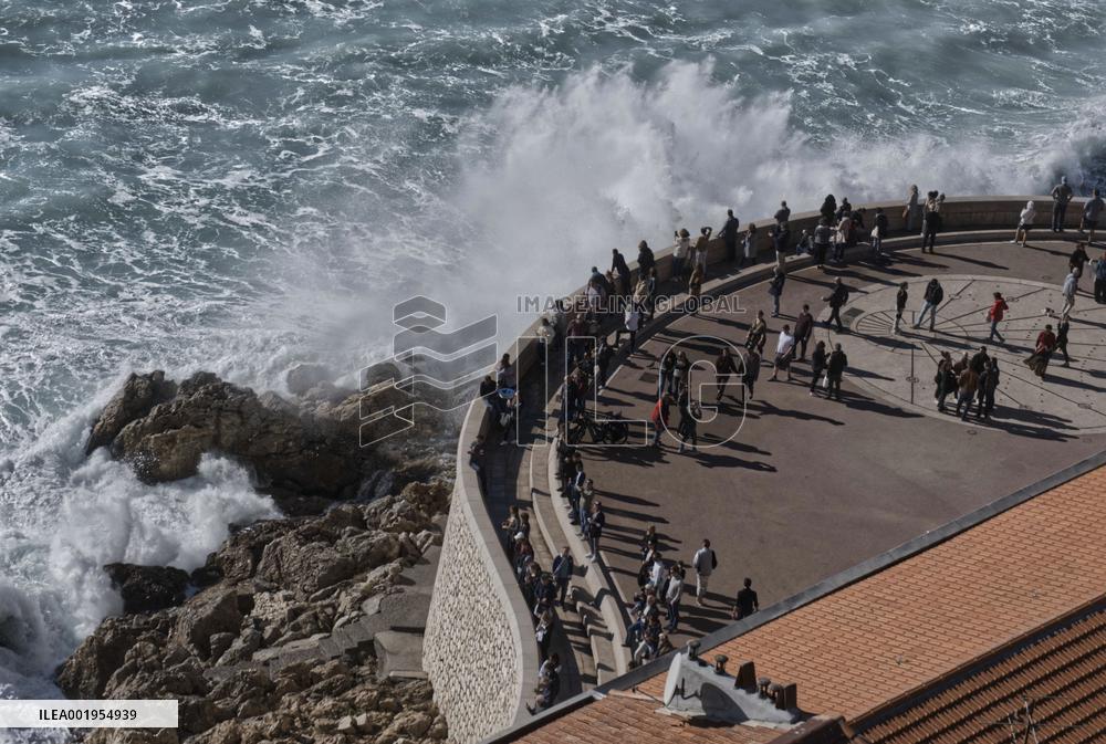 FRANCE-NICE-LARGE WAVE