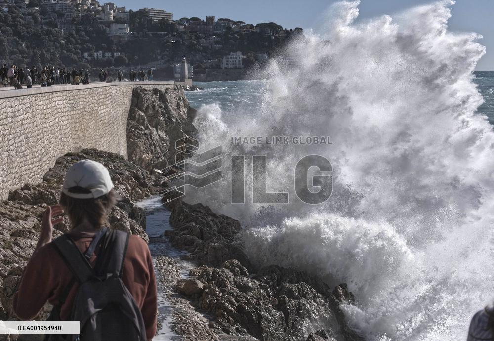 FRANCE-NICE-LARGE WAVE