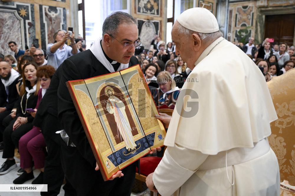 Pope Francis Meets Little House of Mercy Group of Gela - Vatican