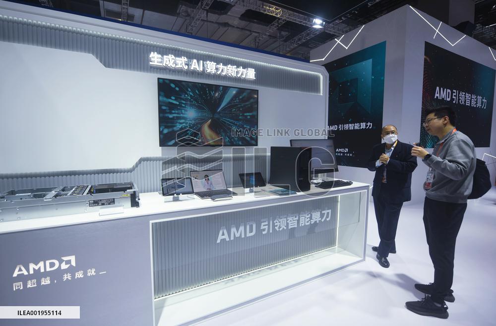 Visitors Experience New Tech At The 6TH CIIE in Shanghai