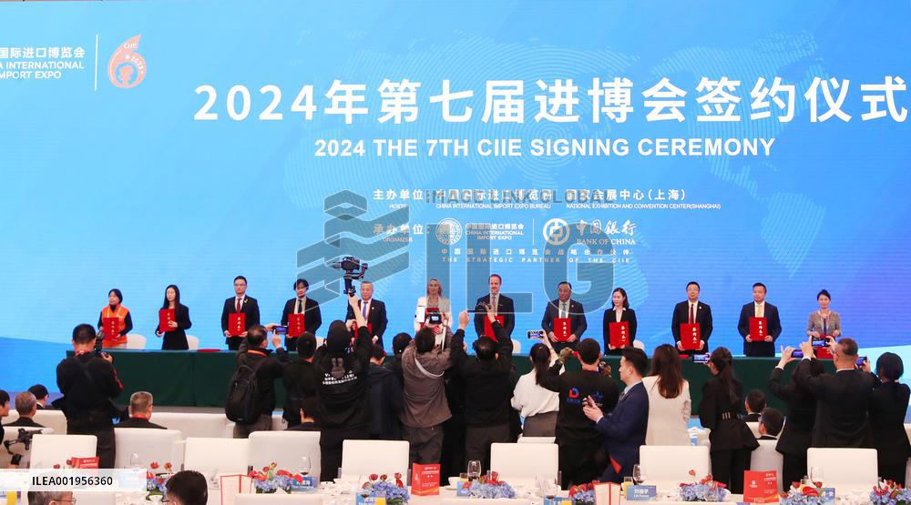(CIIE)CHINA-SHANGHAI-CIIE-SIGNING CEREMONY (CN)
