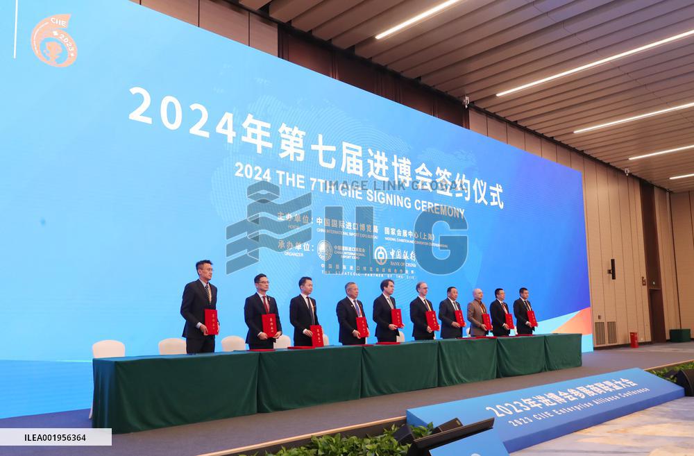 (CIIE)CHINA-SHANGHAI-CIIE-SIGNING CEREMONY (CN)