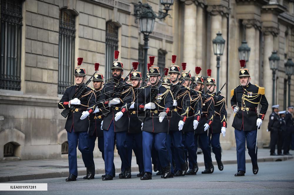 Elysee Brings Back Public Changing Of Guard - Paris