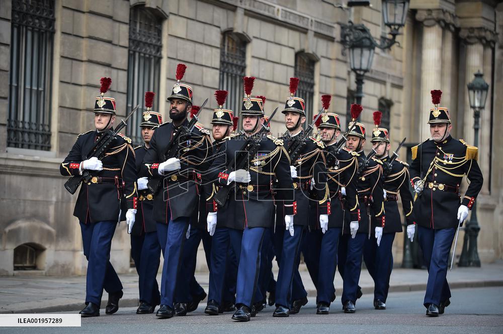 Elysee Brings Back Public Changing Of Guard - Paris