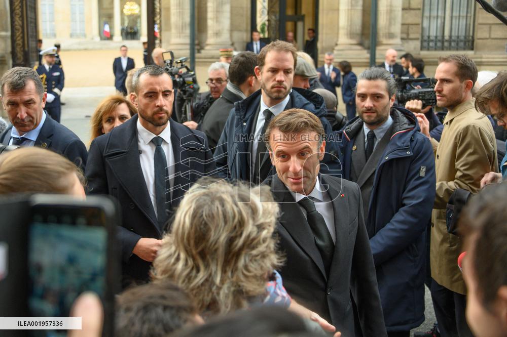 Elysee Brings Back Public Changing Of Guard - Paris