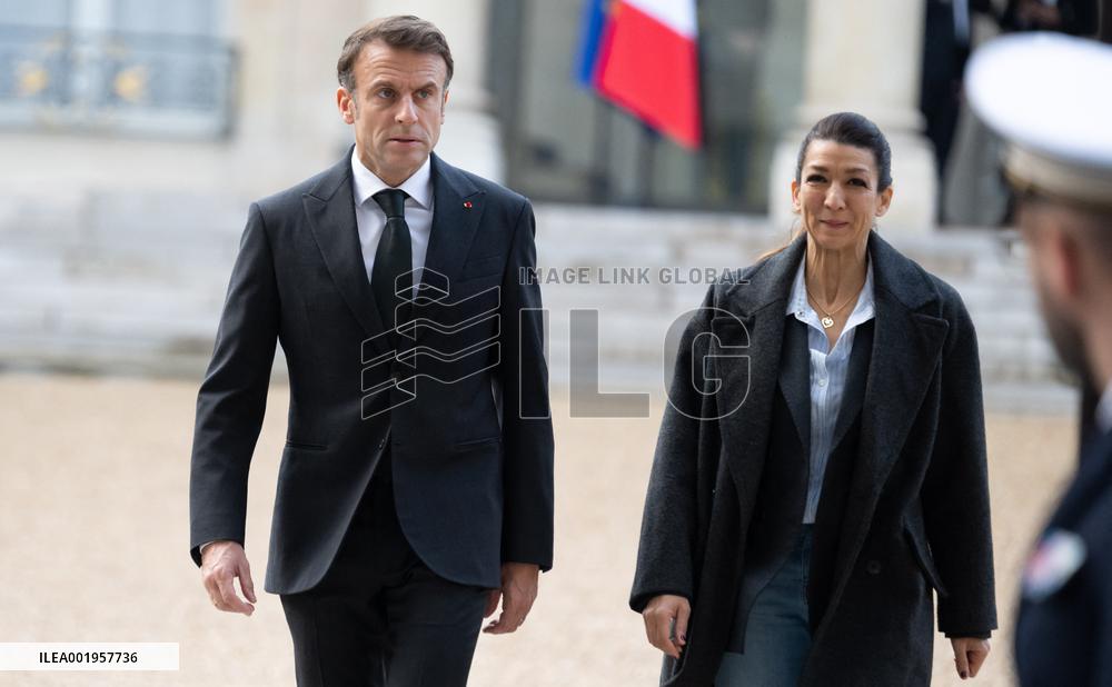 Elysee Brings Back Public Changing Of Guard - Paris