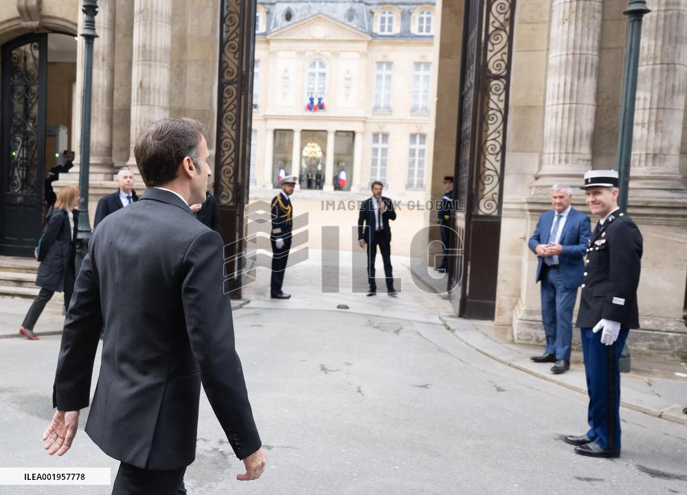Elysee Brings Back Public Changing Of Guard - Paris