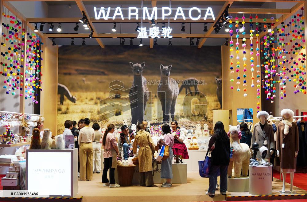 (CIIE)CHINA-CIIE-PERU-ALPACA-FUR TOYS-CRAFTSMAN(CN)