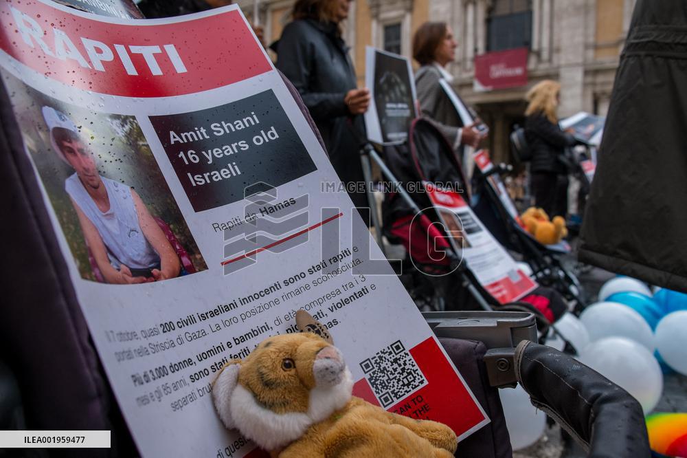 Flash Mob For Hamas Hostages In The Capitol - Rome