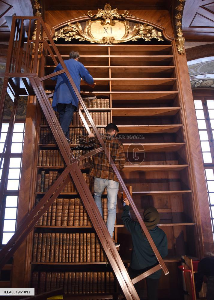 AUSTRIA-VIENNA-NATIONAL LIBRARY-STATE HALL
