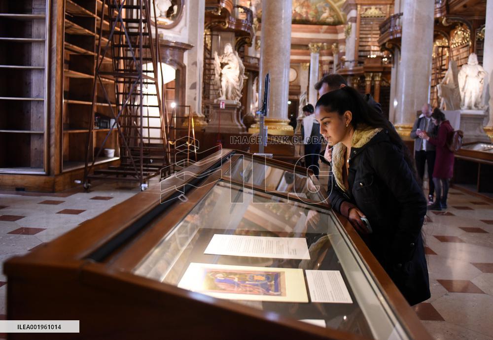 AUSTRIA-VIENNA-NATIONAL LIBRARY-STATE HALL