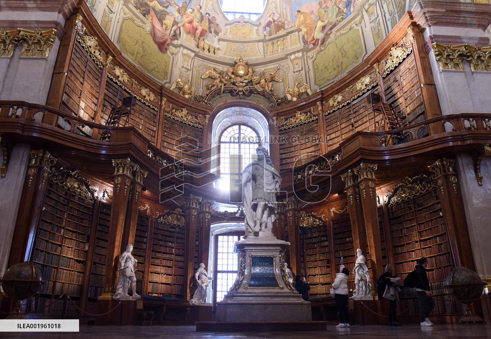 AUSTRIA-VIENNA-NATIONAL LIBRARY-STATE HALL