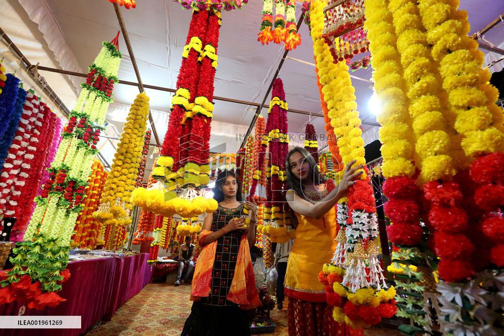 INDIA-MADHYA PRADESH-BHOPAL-DIWALI FESTIVAL PREPARATIONS