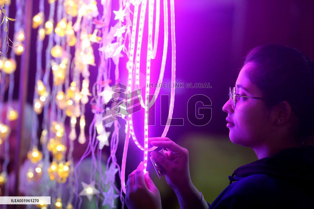 INDIA-MADHYA PRADESH-BHOPAL-DIWALI FESTIVAL PREPARATIONS