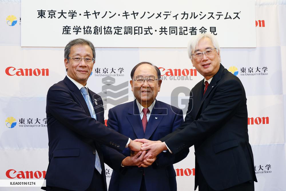 Signing Ceremony for the University of Tokyo, Canon, and Canon Medical Systems Industry-Academia Collaboration Agreement