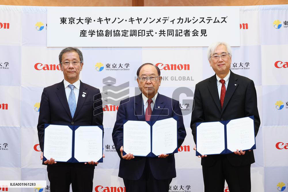 Signing Ceremony for the University of Tokyo, Canon, and Canon Medical Systems Industry-Academia Collaboration Agreement