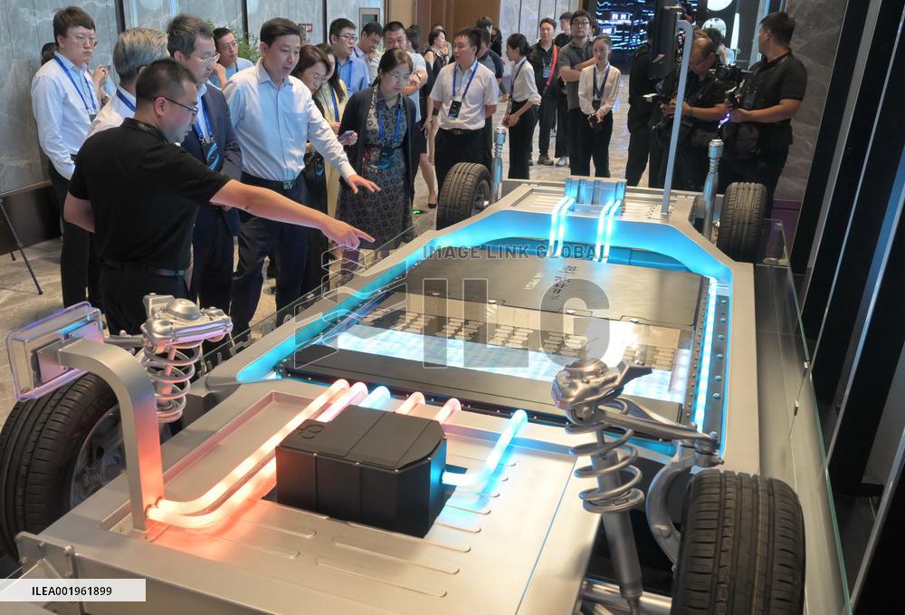 Xinhua Headlines: China's further opening-up, innovations boost global recovery