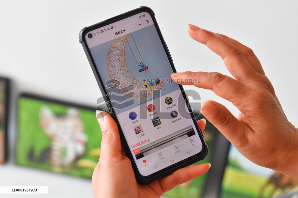 CHINA-HUNAN-LIUYANG-RURAL PAINTERS-ART ECONOMY (CN)