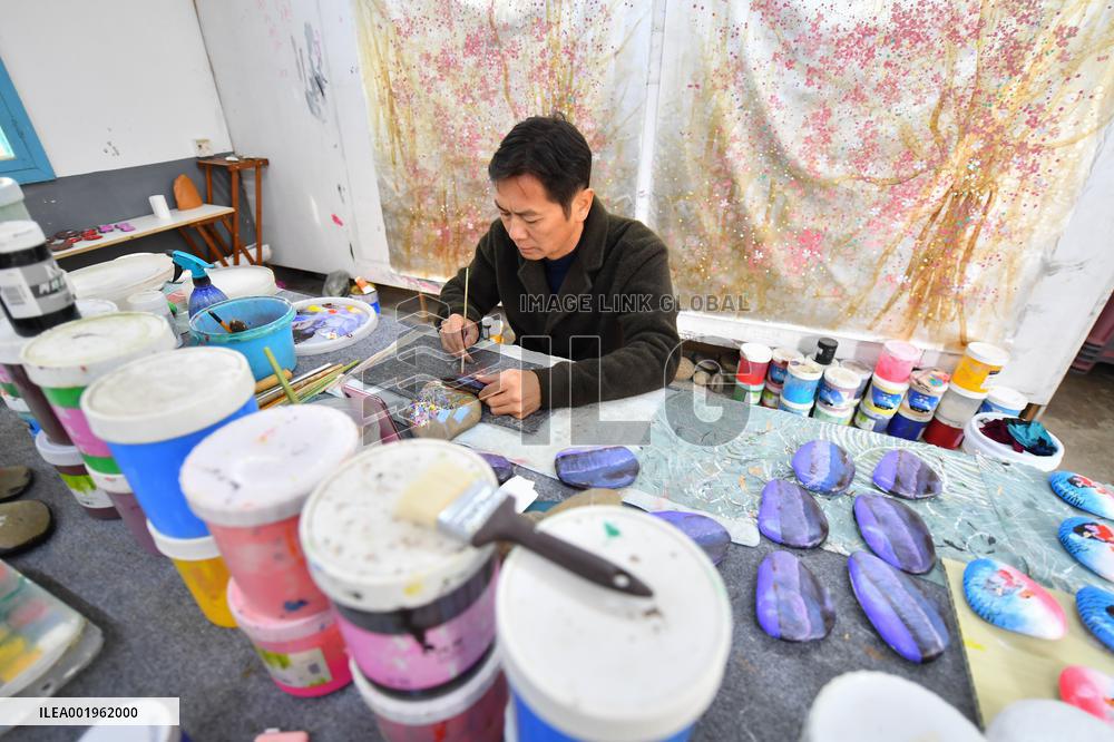 CHINA-HUNAN-LIUYANG-RURAL PAINTERS-ART ECONOMY (CN)