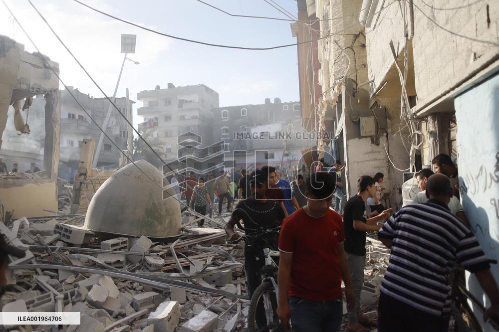 Israel Strikes Khaled bin Al-Walid Mosque - Khan Yunis