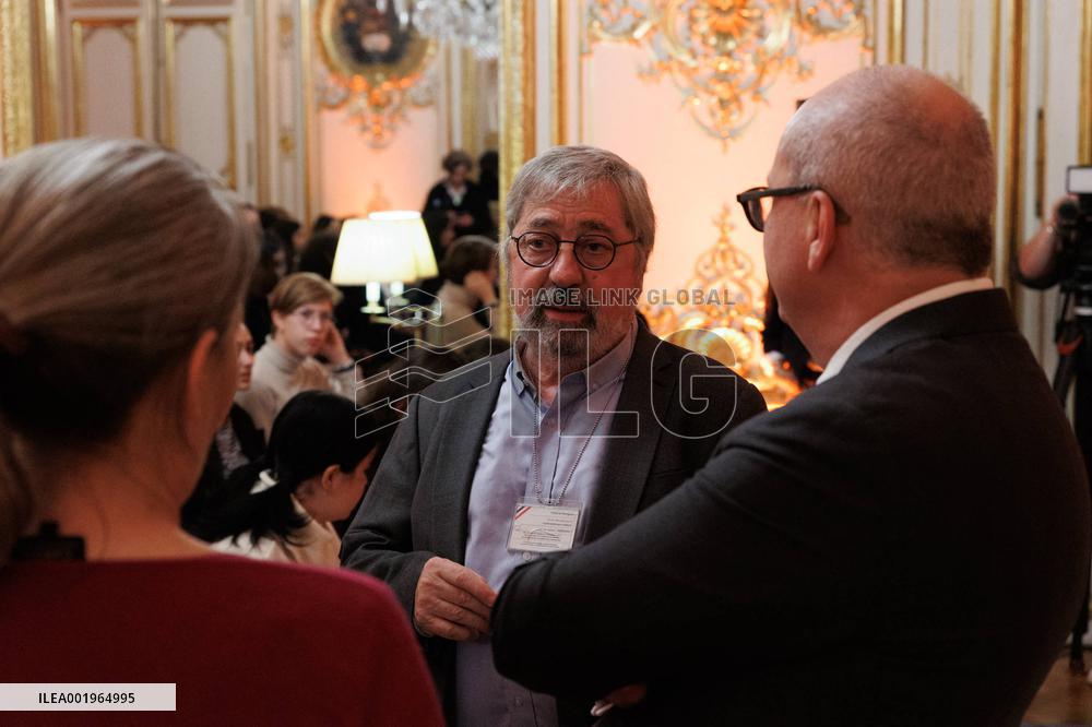 Reading Nights At Matignon - Paris