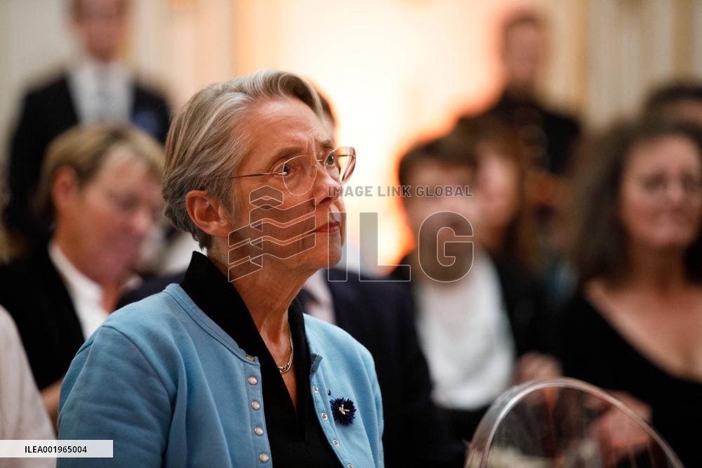 Reading Nights At Matignon - Paris