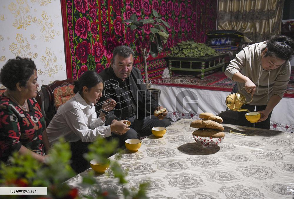 CHINA-XINJIANG-YULI-COTTON FARMER (CN)