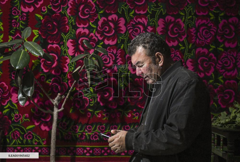 CHINA-XINJIANG-YULI-COTTON FARMER (CN)