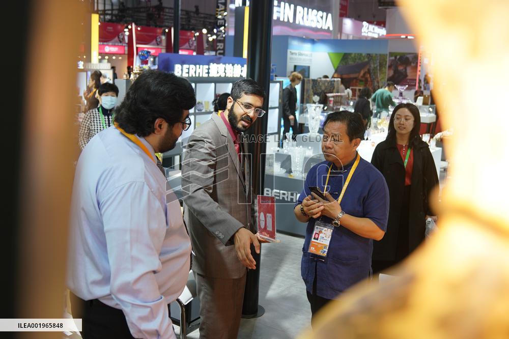 (CIIE) CHINA-SHANGHAI-CIIE-PAKISTANI EXHIBITORS (CN)