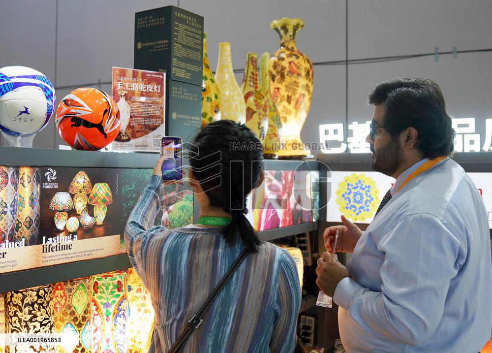 (CIIE) CHINA-SHANGHAI-CIIE-PAKISTANI EXHIBITORS (CN)