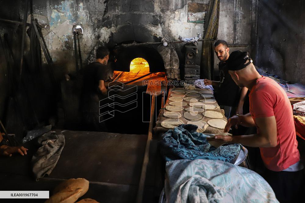 (FOCUS) MIDEAST-GAZA-PALESTINIAN-ISRAELI CONFLICT-BREAD