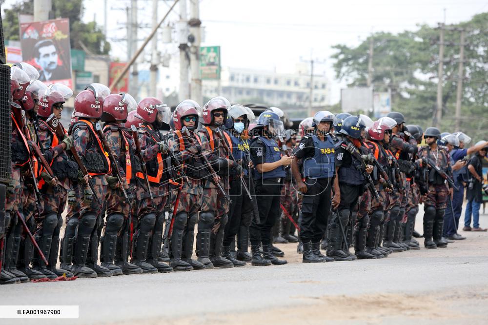 Violent Wage Protests Could Hit Top Fashion Brands - Bangladesh