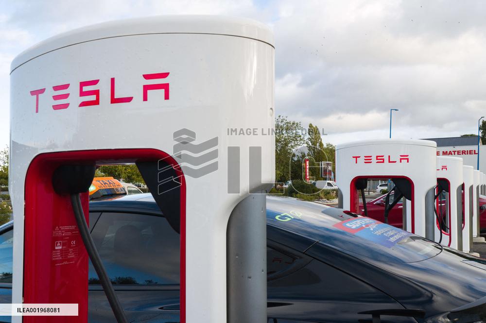 Tesla Electric Vehicle Charging Station - Montauban