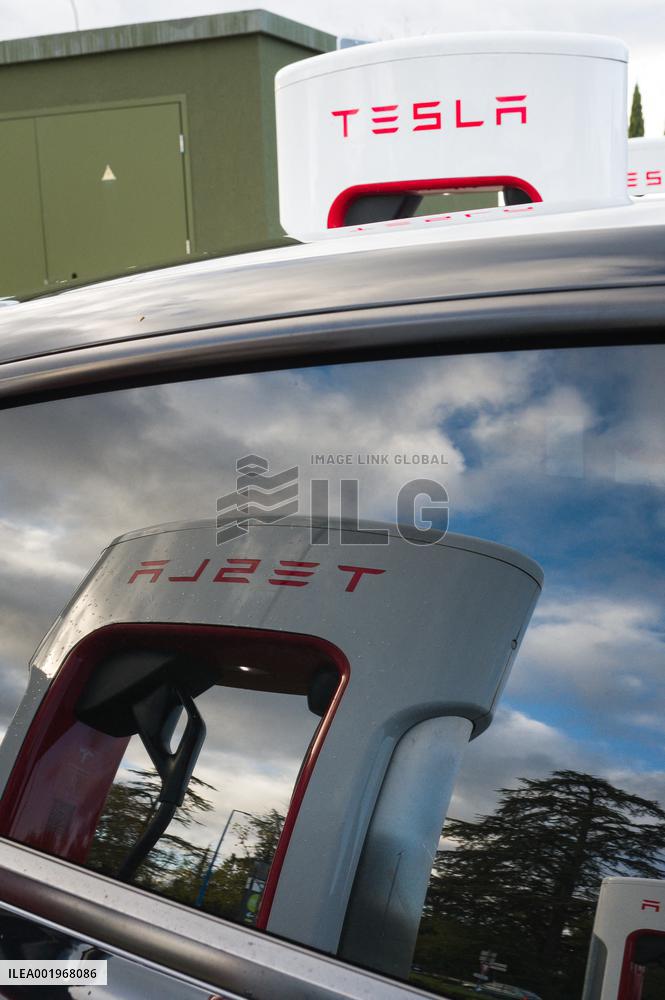 Tesla Electric Vehicle Charging Station - Montauban