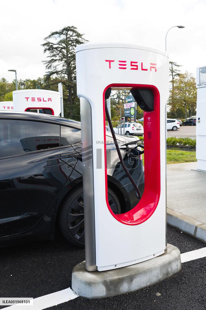 Tesla Electric Vehicle Charging Station - Montauban