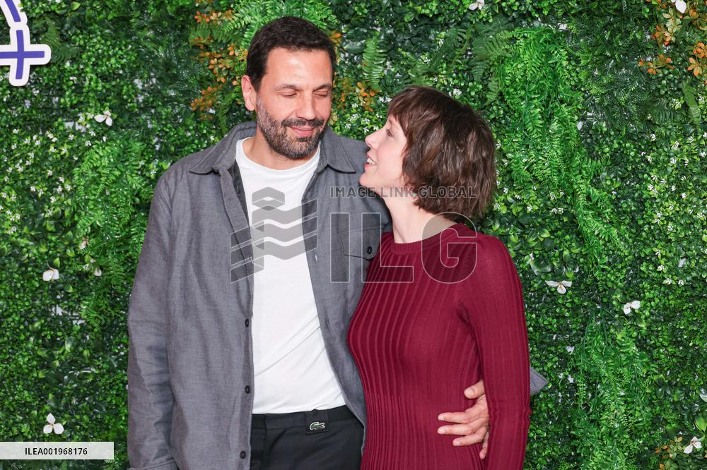 Tout Va Bien Premiere - Paris