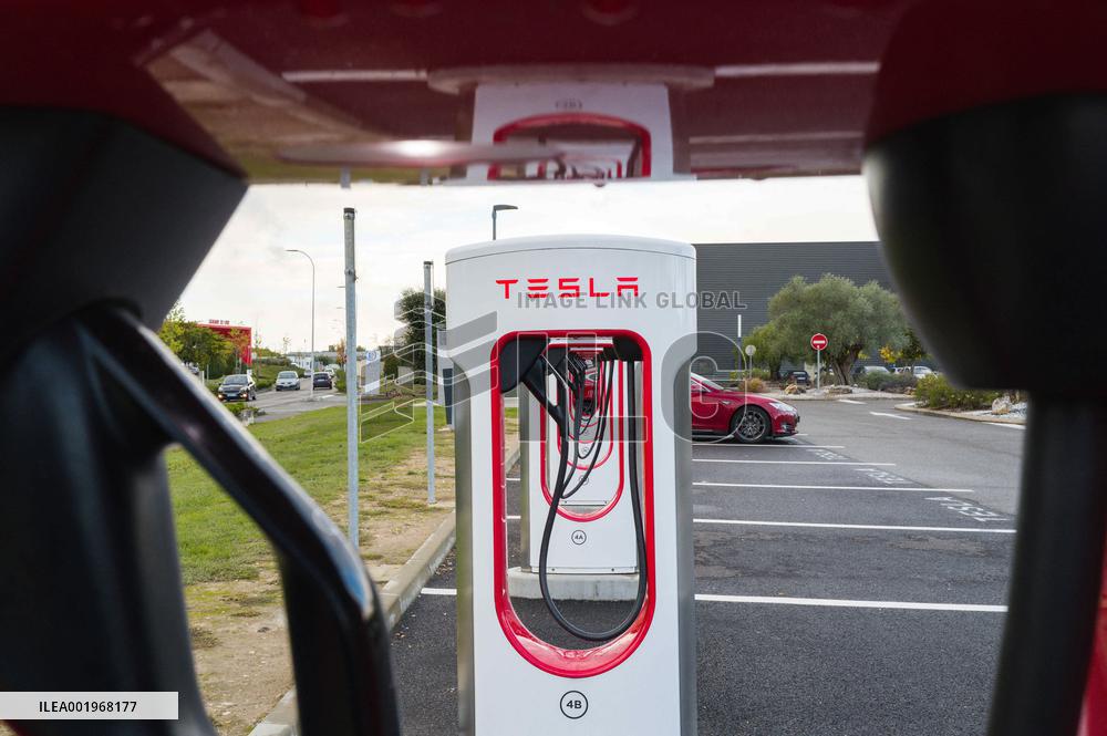 Tesla Electric Vehicle Charging Station - Montauban