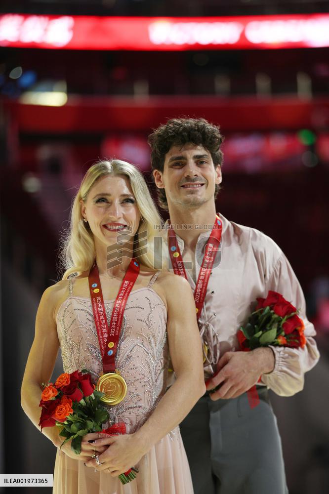(SP)CHINA-CHONGQING-FIGURE SKATING-ISU GRAND PRIX-AWARDING CEREMONY (CN)