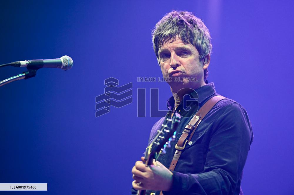 Noel Gallagher's High Flying Birds at the Zenith in Paris