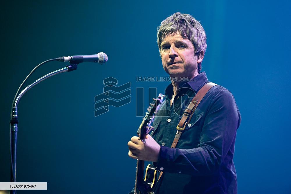 Noel Gallagher's High Flying Birds at the Zenith in Paris