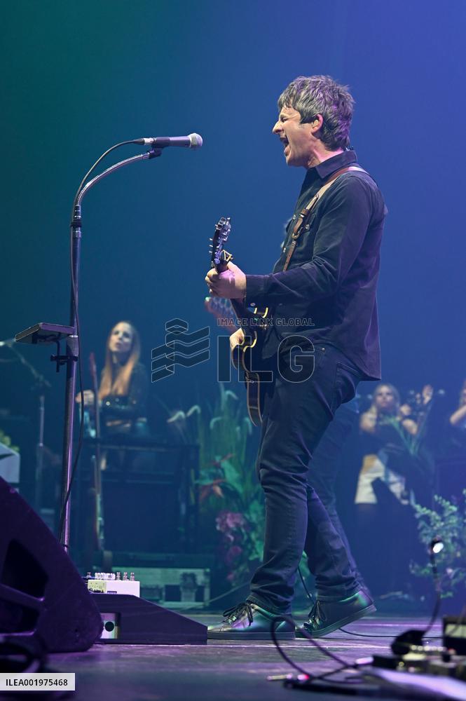 Noel Gallagher's High Flying Birds at the Zenith in Paris