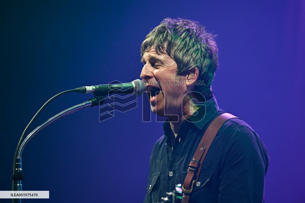 Noel Gallagher's High Flying Birds at the Zenith in Paris