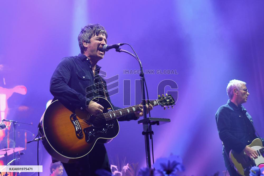 Noel Gallagher's High Flying Birds at the Zenith in Paris