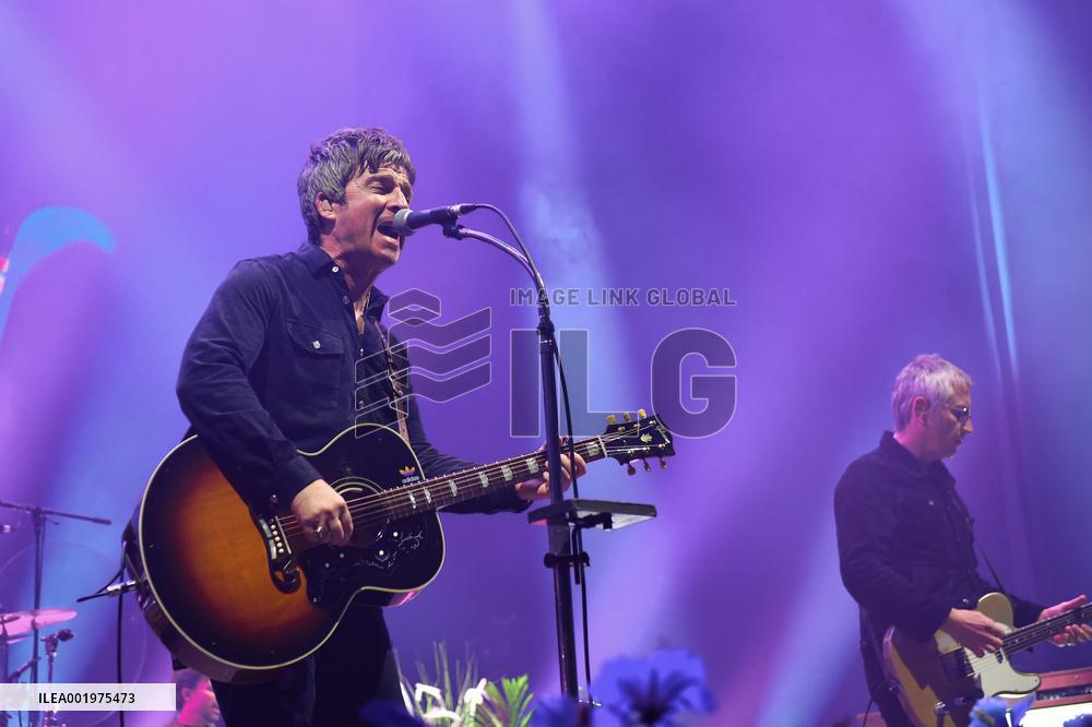 Noel Gallagher's High Flying Birds at the Zenith in Paris