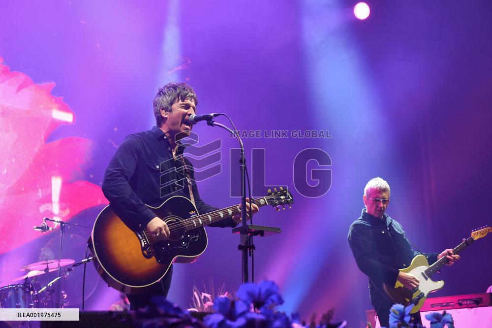 Noel Gallagher's High Flying Birds at the Zenith in Paris
