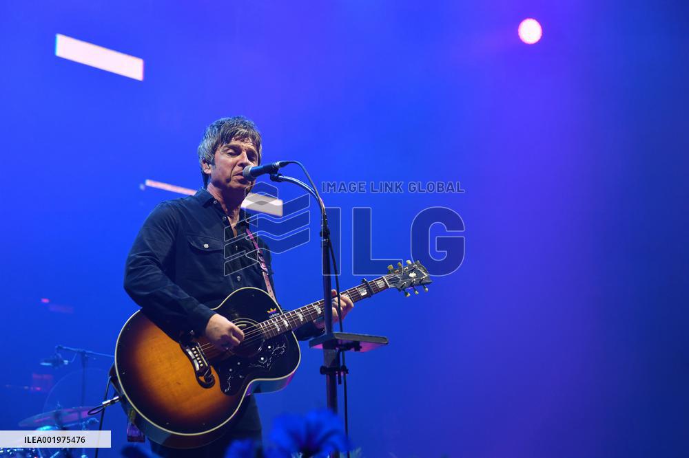 Noel Gallagher's High Flying Birds at the Zenith in Paris