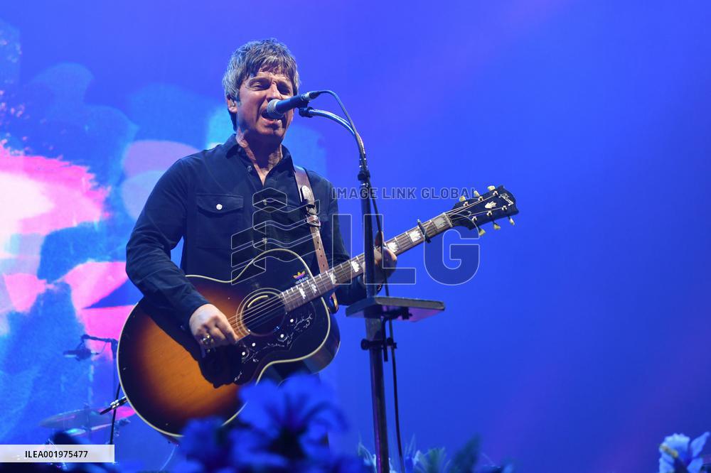 Noel Gallagher's High Flying Birds at the Zenith in Paris