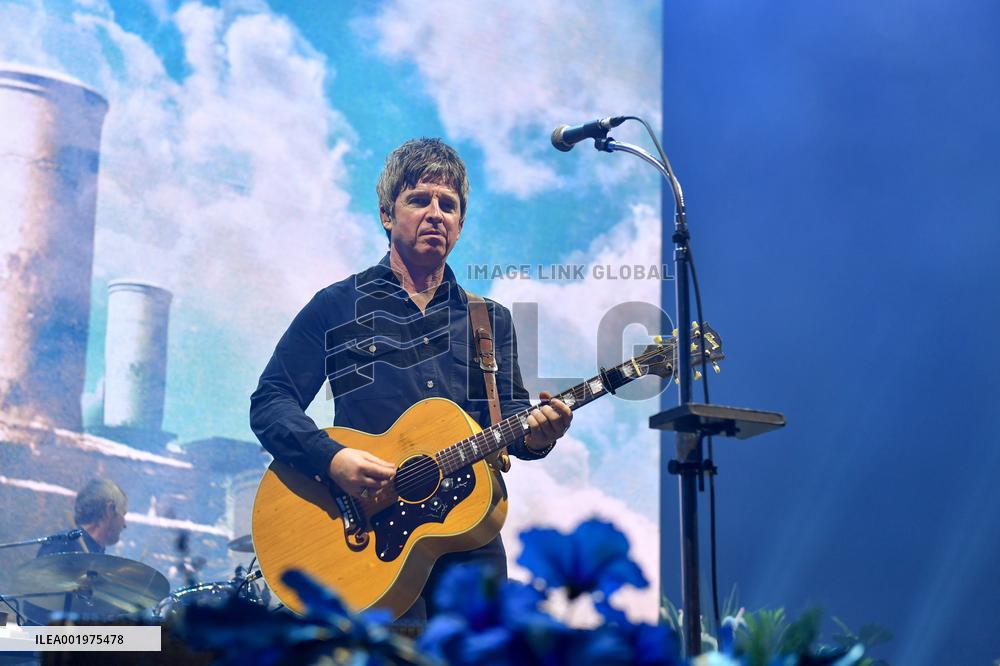 Noel Gallagher's High Flying Birds at the Zenith in Paris