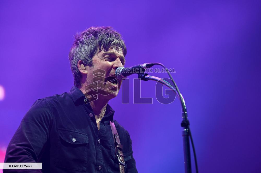 Noel Gallagher's High Flying Birds at the Zenith in Paris